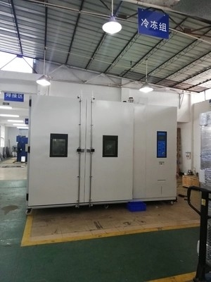 ความร้อนขึ้น -40°C ~ +100°C เดินในจอ LCD แสดงสภาพแวดล้อม Chamber